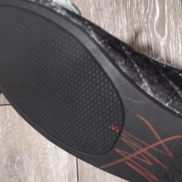 Zigi Soho gray quilted diamond velvet flats. NWOT. Size 8.5 - Picture 7 of 10